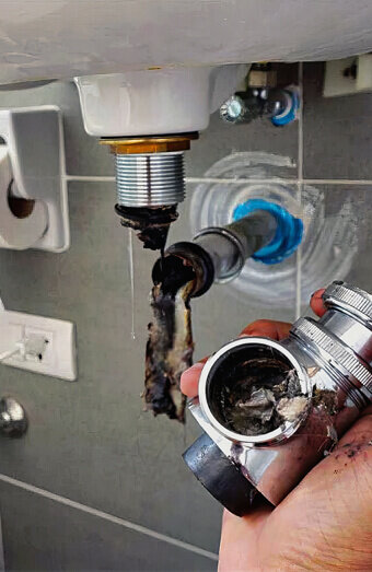 https://blockeddrainsdoubleview.com.au/uploads/2025/07/blocked-sink-36737.jpg