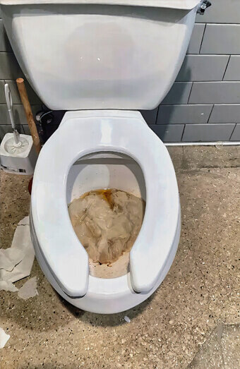 https://blockeddrainsdoubleview.com.au/uploads/2025/07/blocked-toilet-27776.jpg
